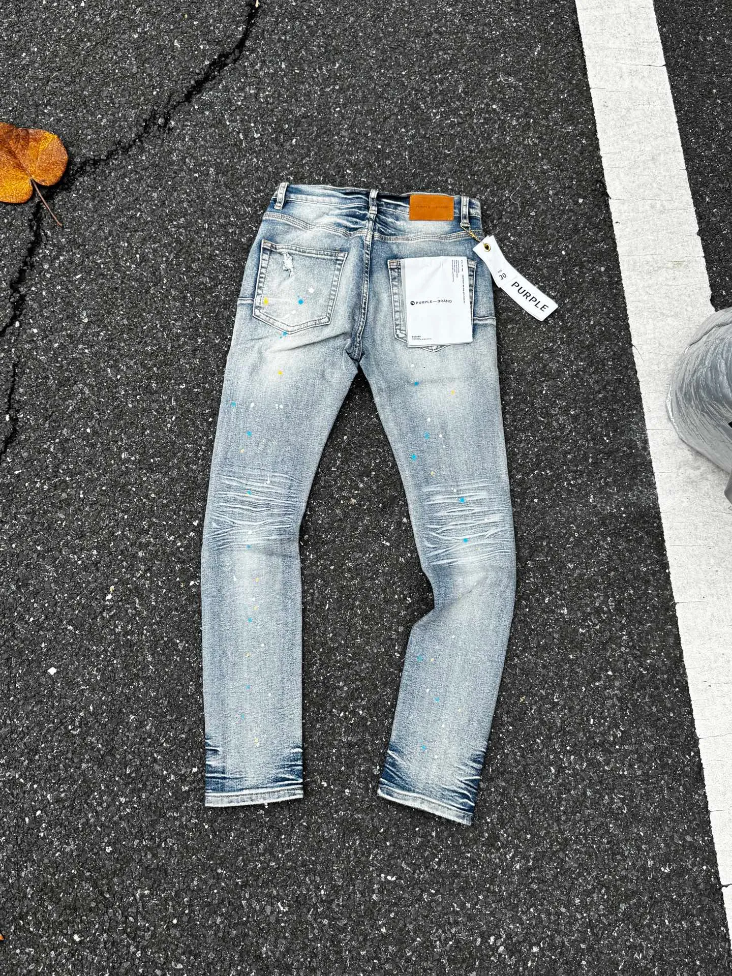 PU 2 (the back pocket label will not be returned or exchanged once it is removed) Top foreign trade order Purple Brand hole-splashed paint stretch skinny jeans for men and women Same Style Accessories: Complete accessories, all in original packaging, two tags and two labels on the back pocket to distinguish the low-end version on the outside, hardware and buckles are all in the same size, Authentic original with logo, aluminum alloy buckle, authentic Authentic printing inside the jeans pocket, every detail makes any version on the market Fabric: Authentic pattern-making and Authentic custom-made imported fabrics use unique washing and dyeing methods, and are individually hand-painted to make ripped and micro-elastic jeans. Sizes: 28 30 32 34 36